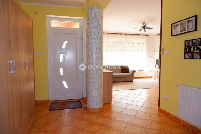 Eladó családi ház, Székesfehérvárott 135 M Ft, 5 szobás