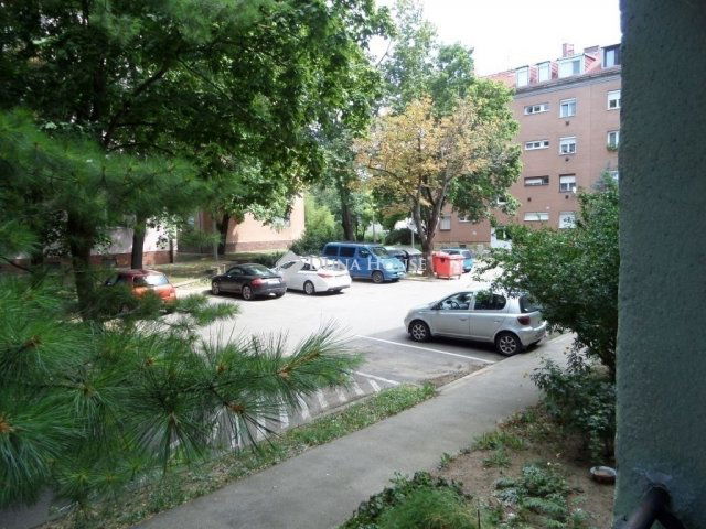 Eladó téglalakás, Pécsett 38 M Ft, 2 szobás