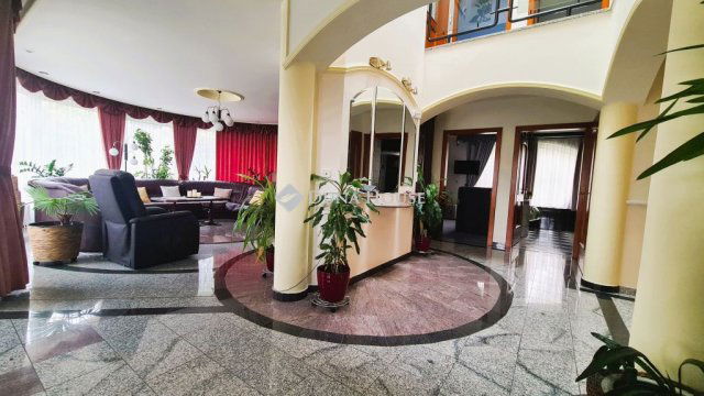 Eladó családi ház, Sopronban 230 M Ft, 5 szobás