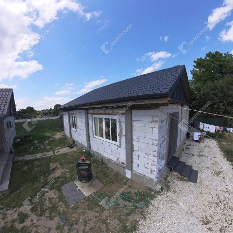 Eladó családi ház, Pilisen 31.9 M Ft, 2 szobás