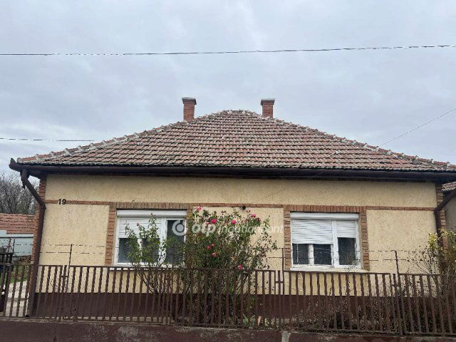 Eladó családi ház, Tószegen 22 M Ft, 3+2 szobás