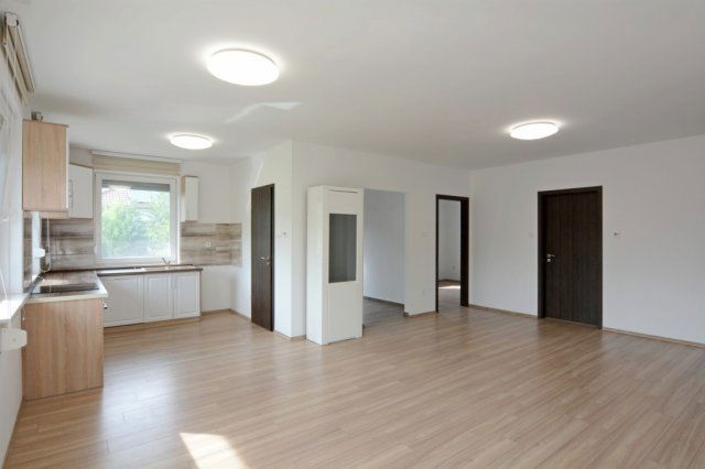 Eladó családi ház, Kecskeméten 89.9 M Ft, 5 szobás
