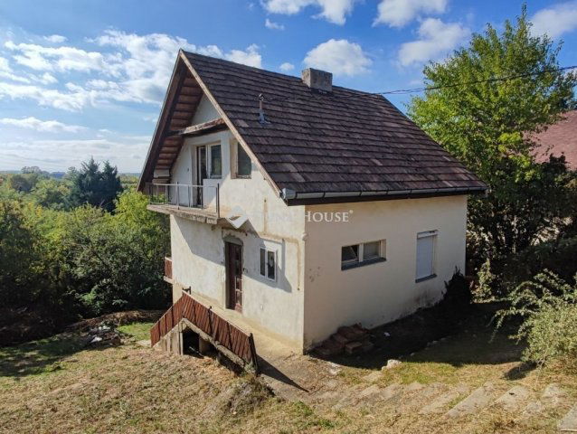 Eladó családi ház, Pécsett 52 M Ft, 6 szobás