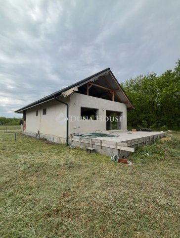 Eladó családi ház, Csemőn 34.9 M Ft, 3 szobás