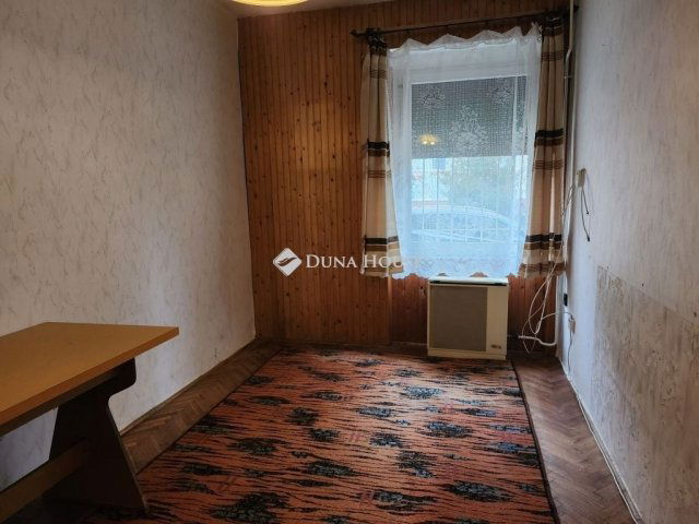 Eladó téglalakás, Várpalotán 37 M Ft, 2 szobás