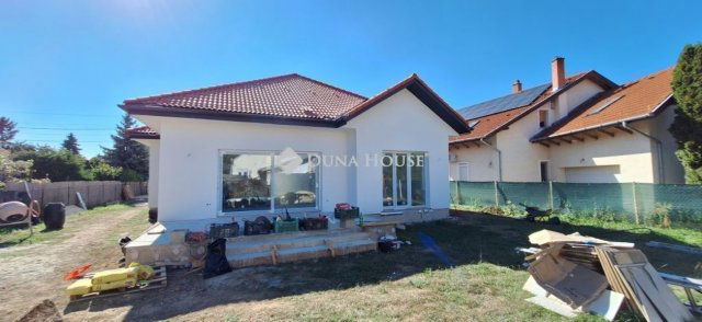 Eladó családi ház, Budakalászon 224 M Ft, 4 szobás
