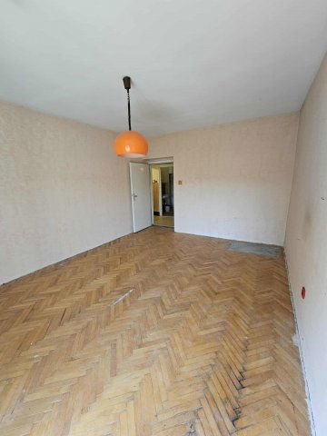 Eladó téglalakás, Komlón, Irinyi János utcában 16 M Ft