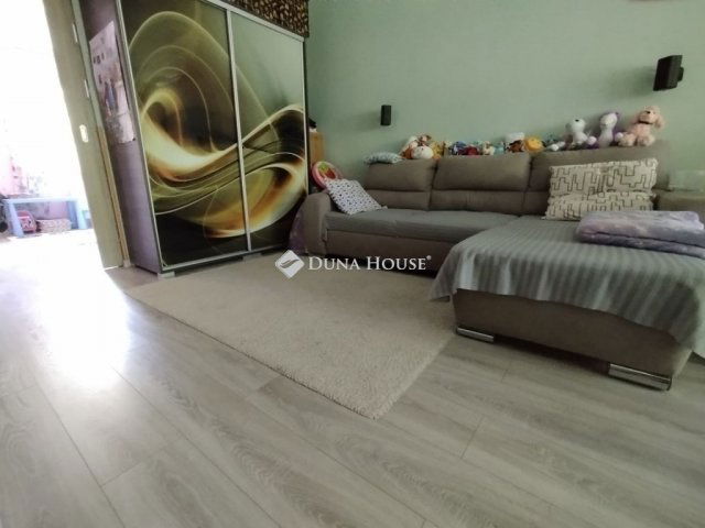 Eladó panellakás, Budapesten, XV. kerületben 77 M Ft, 4 szobás