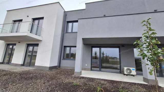 Eladó téglalakás, Jászberényben 74.25 M Ft, 3 szobás