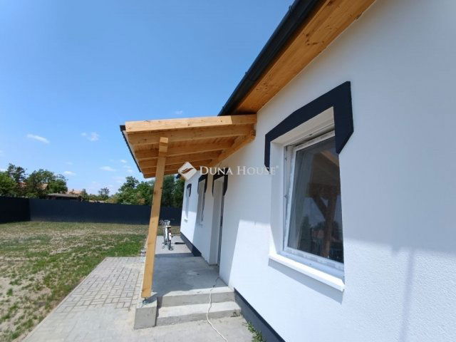 Eladó családi ház, Abonyban 43.9 M Ft, 4 szobás