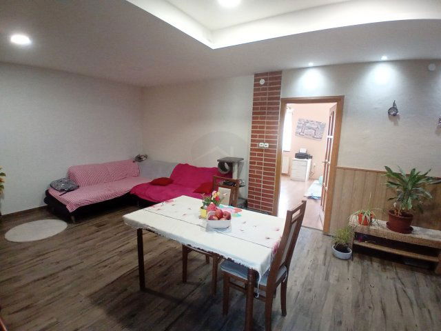 Eladó családi ház, Rózsaszentmártonon 57.5 M Ft, 5 szobás