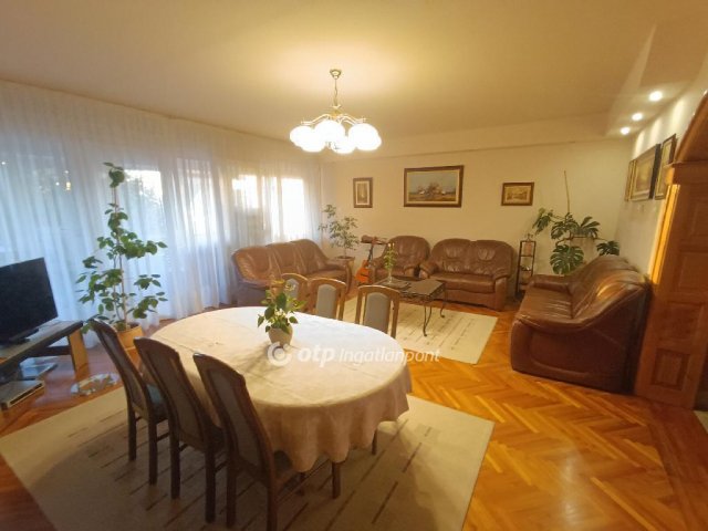 Eladó téglalakás, Kisvárdán 76 M Ft, 4 szobás