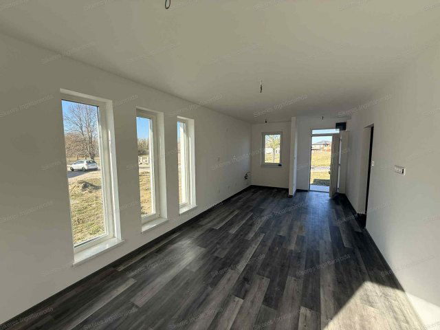 Eladó családi ház, Környén 72.9 M Ft, 2+1 szobás