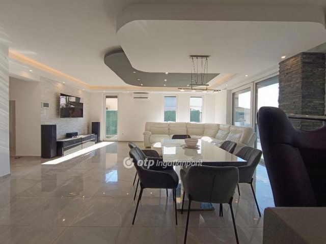 Eladó családi ház, Taksonyon 298.9 M Ft, 5 szobás