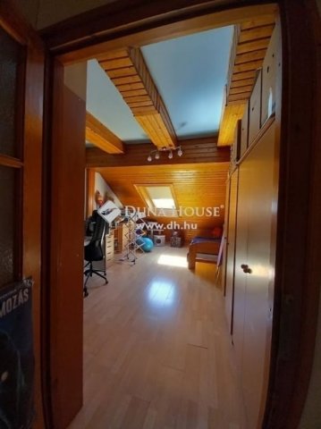 Eladó téglalakás, Solymáron 120 M Ft, 3 szobás