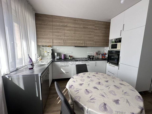 Eladó téglalakás, Vácon 139 M Ft, 3 szobás