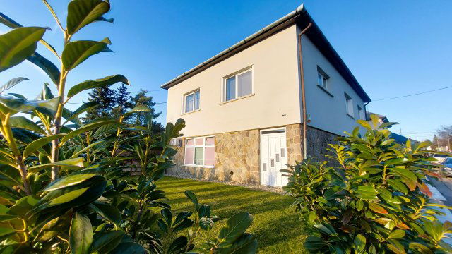 Eladó téglalakás, Gödöllőn 99.9 M Ft, 4 szobás