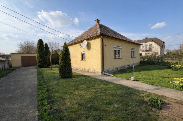 Eladó családi ház, Siklóson 45.9 M Ft, 3 szobás