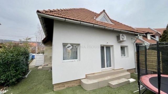 Eladó téglalakás, Balatonfüreden 94.9 M Ft, 1+3 szobás