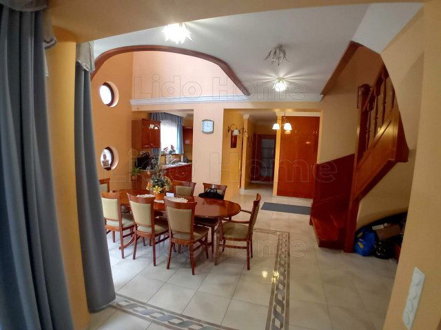 Eladó családi ház, Siófokon 249 M Ft, 6 szobás