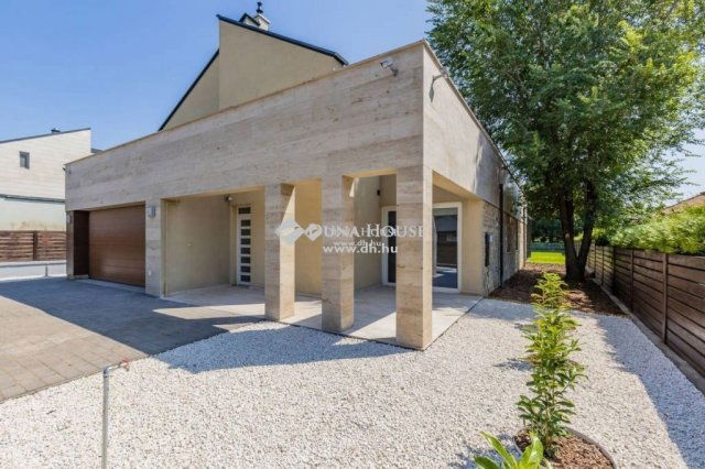Eladó családi ház, Telkin 399.9 M Ft, 6 szobás