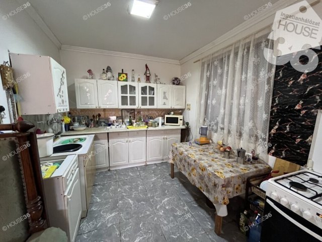 Eladó családi ház, Nagykőrösön 49.5 M Ft, 6 szobás