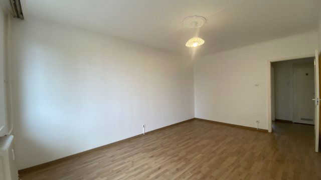 Kiadó panellakás, albérlet, Debrecenben 160 E Ft / hó, 3 szobás