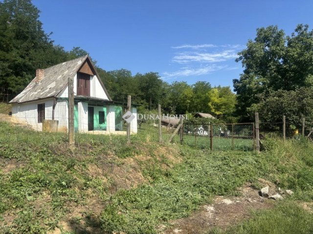 Eladó családi ház, Siklóson 3.9 M Ft, 2 szobás