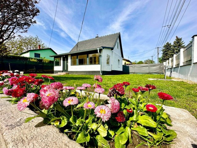 Eladó családi ház, Szigetszentmiklóson 59.99 M Ft, 2 szobás