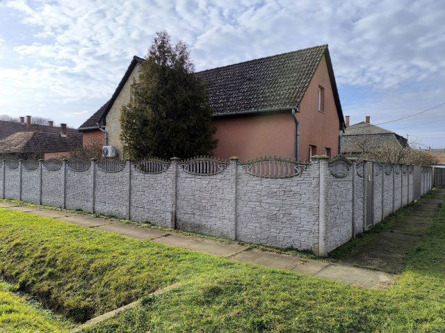 Eladó családi ház, Hajdúhadházon 44 M Ft, 4+1 szobás