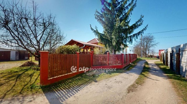 Eladó családi ház, Nyírbátorban 71.5 M Ft, 3 szobás