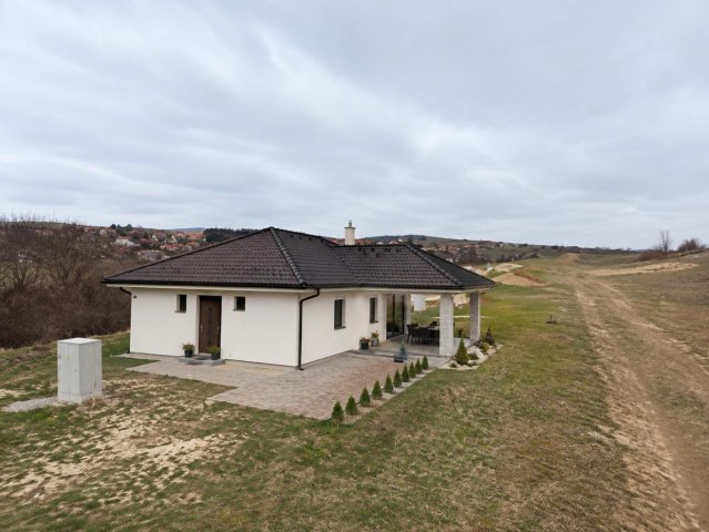 Eladó családi ház, Tatán 94.5 M Ft, 4 szobás