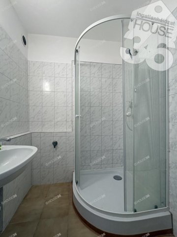 Eladó panellakás, Kecskeméten 53.99 M Ft, 3 szobás