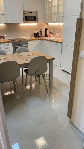 Kiadó téglalakás, albérlet, Budapesten, V. kerületben, 3 szobás