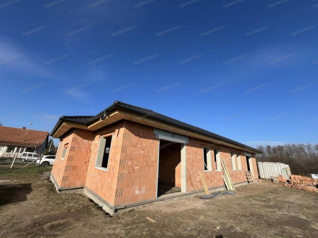 Eladó családi ház, Kecskeméten 89.995 M Ft, 4 szobás