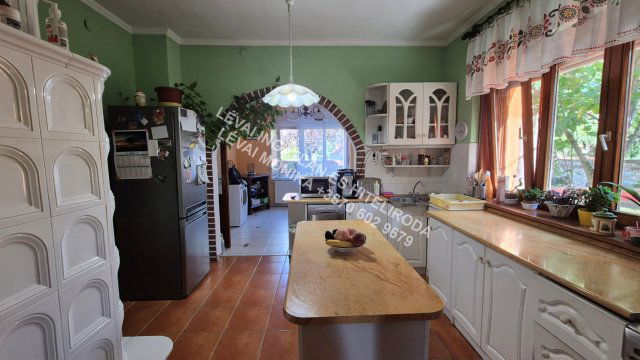 Eladó családi ház, Békéscsabán 89.9 M Ft, 5 szobás