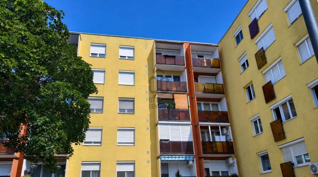 Eladó téglalakás, Szombathelyen, Barátság utcában 32.9 M Ft