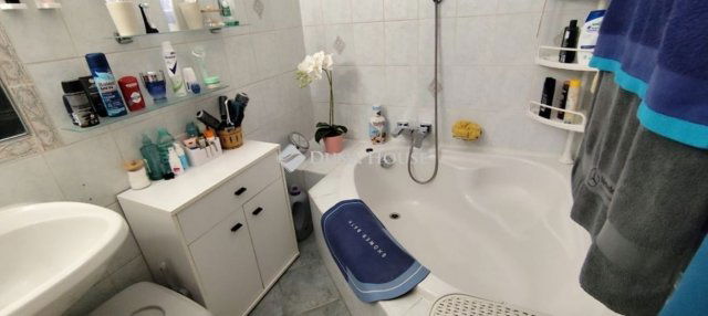 Eladó panellakás, Budapesten, III. kerületben 73.9 M Ft