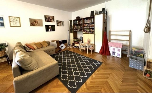 Eladó téglalakás, Pécsett 89.9 M Ft, 3 szobás