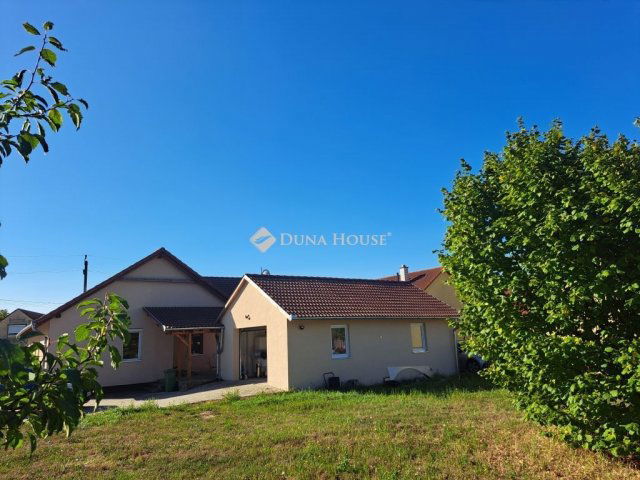 Kiadó családi ház, albérlet, Baksán 380 E Ft / hó, 5 szobás