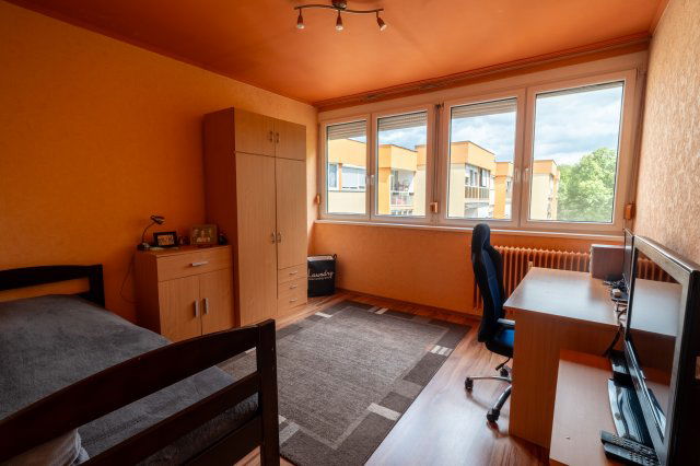 Eladó panellakás, Pécsett 43 M Ft, 2+1 szobás