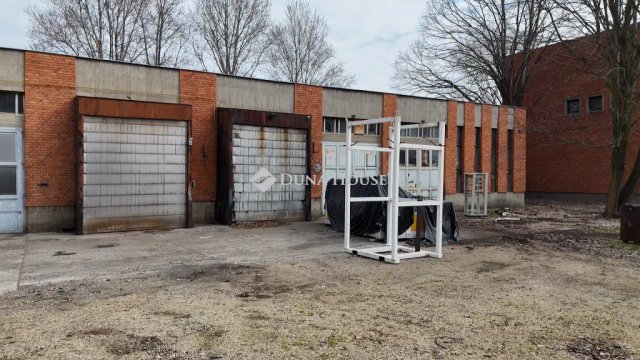 Eladó ipari ingatlan, Székesfehérvárott 385 M Ft