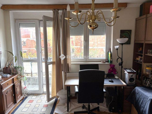 Eladó téglalakás, Esztergomban, Magyary László utcában