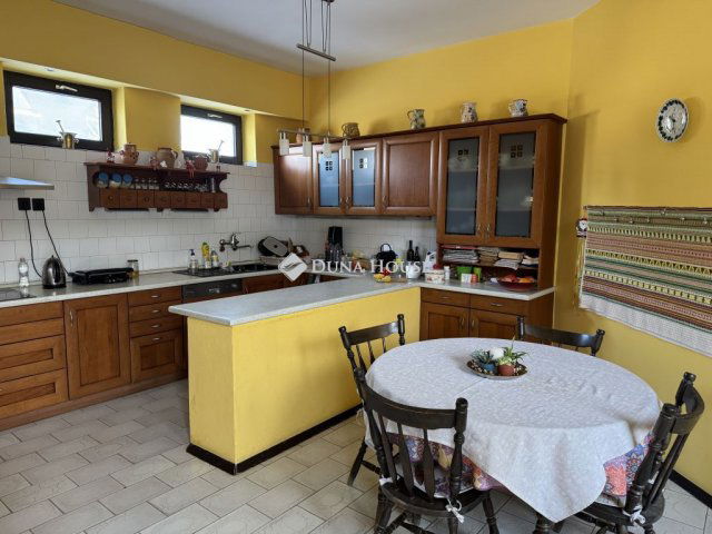 Eladó családi ház, Gyöngyösön 99.99 M Ft, 6+1 szobás