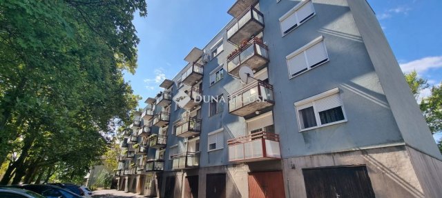 Eladó panellakás, Keszthelyen, Fodor utcában 35 M Ft, 3 szobás