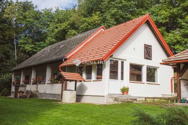 Eladó családi ház, Bakonynánán 110 M Ft, 5 szobás