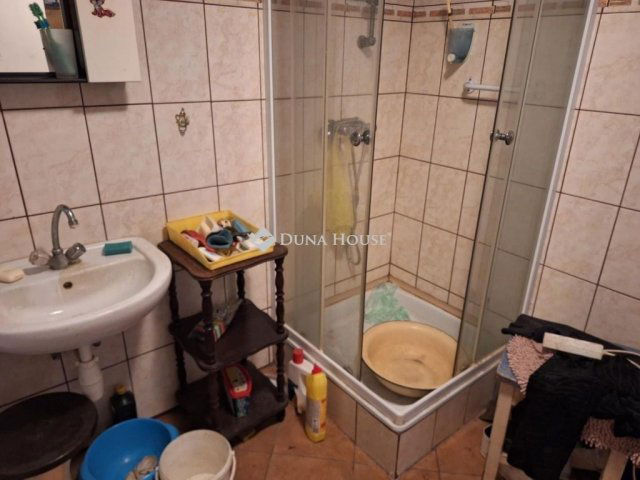 Eladó családi ház, Dunaalmáson 46.5 M Ft, 3 szobás