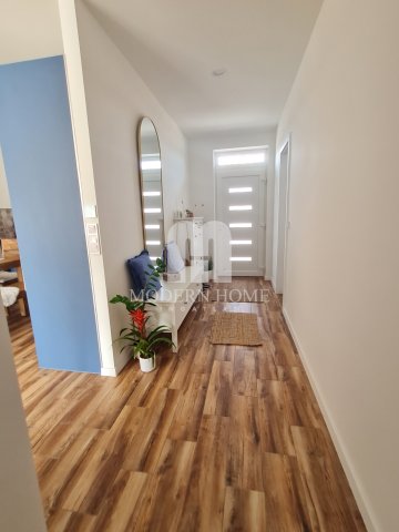 Eladó családi ház, Székesfehérvárott 97.5 M Ft, 4 szobás