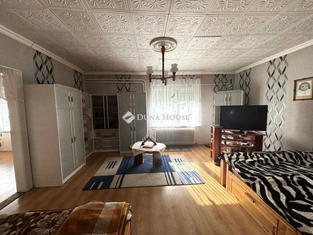 Eladó családi ház, Újrónafőn 49.9 M Ft, 2 szobás