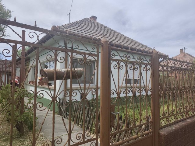 Eladó családi ház, Pusztavacson 36.8 M Ft, 2 szobás